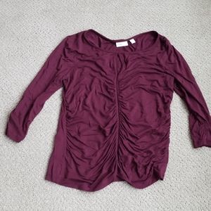 3/4 sleeve tip with keyhole & ruching on front